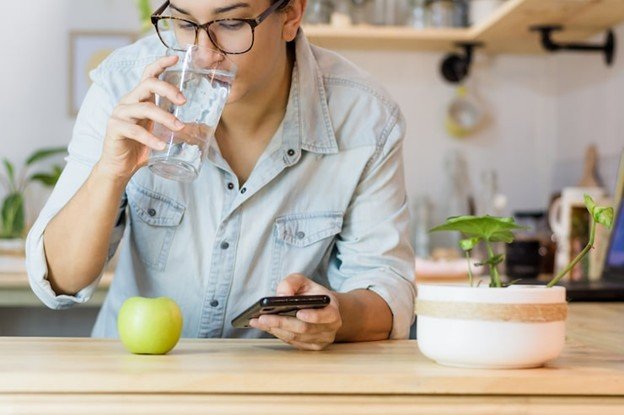 smart hydration strategies for daily health. Discover simple tips to boost energy improve focus and stay hydrated every day with easy habits.